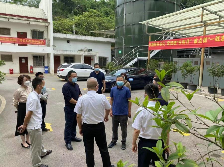 4.纪委书记、监察专员张旭在黑石子片区.jpg