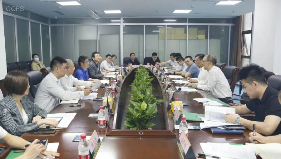 2.党委副书记、总经理曲斌在环卫集团本部.jpg